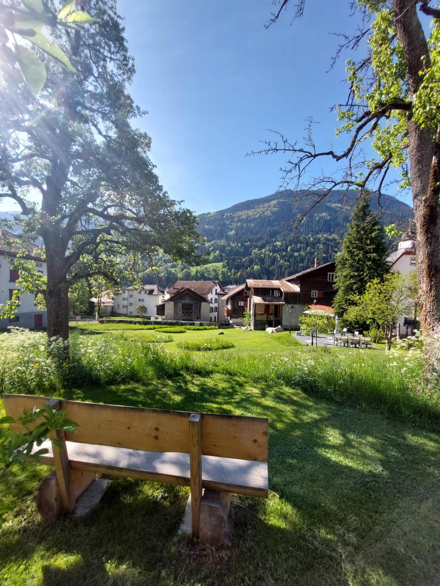 Casa Toedi Restaurant Hotel Trun Buitenkant foto
