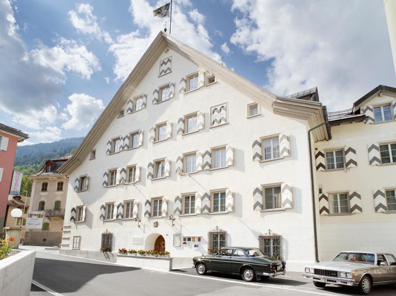 Casa Toedi Restaurant Hotel Trun Buitenkant foto
